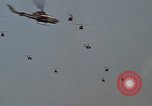 Standbild UH-1D Huey Deutschland, 1970, aus Sekunde 30 historischem Filmmaterial Videoclip 65675054055