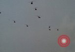Standbild UH-1D Huey Deutschland, 1970, aus Sekunde 32 historischem Filmmaterial Videoclip 65675054055