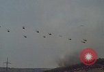 Standbild UH-1D Huey Deutschland, 1970, aus Sekunde 42 historischem Filmmaterial Videoclip 65675054055