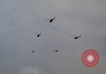 Standbild UH-1D Huey Deutschland, 1970, aus Sekunde 45 historischem Filmmaterial Videoclip 65675054056