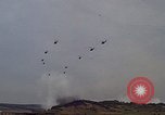 Standbild UH-1D Huey Deutschland, 1970, aus Sekunde 53 historischem Filmmaterial Videoclip 65675054056
