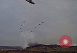 Standbild UH-1D Huey Deutschland, 1970, aus Sekunde 55 historischem Filmmaterial Videoclip 65675054056