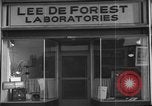 Standbild Lee de Forest Laboratories Hollywood Los Angeles California USA, 1939, aus Sekunde 6 historischem Filmmaterial Videoclip 65675054137