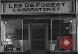 Standbild Lee de Forest Laboratories Hollywood Los Angeles California USA, 1939, aus Sekunde 8 historischem Filmmaterial Videoclip 65675054137