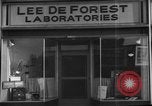 Standbild Lee de Forest Laboratories Hollywood Los Angeles California USA, 1939, aus Sekunde 10 historischem Filmmaterial Videoclip 65675054137
