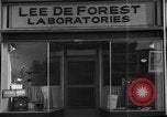 Standbild Lee de Forest Laboratories Hollywood Los Angeles California USA, 1939, aus Sekunde 12 historischem Filmmaterial Videoclip 65675054137