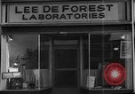 Standbild Lee de Forest Laboratories Hollywood Los Angeles California USA, 1939, aus Sekunde 13 historischem Filmmaterial Videoclip 65675054137