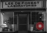 Standbild Lee de Forest Laboratories Hollywood Los Angeles California USA, 1939, aus Sekunde 14 historischem Filmmaterial Videoclip 65675054137