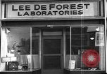 Standbild Lee de Forest Laboratories Hollywood Los Angeles California USA, 1939, aus Sekunde 23 historischem Filmmaterial Videoclip 65675054137