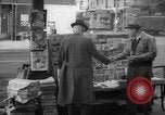 Standbild Zeitung abgewürgt New York City USA, 1940, aus Sekunde 6 historischem Filmmaterial Videoclip 65675054141