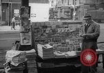 Standbild Zeitung abgewürgt New York City USA, 1940, aus Sekunde 11 historischem Filmmaterial Videoclip 65675054141
