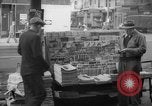 Standbild Zeitung abgewürgt New York City USA, 1940, aus Sekunde 12 historischem Filmmaterial Videoclip 65675054141
