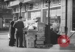 Standbild Zeitung abgewürgt New York City USA, 1940, aus Sekunde 20 historischem Filmmaterial Videoclip 65675054141