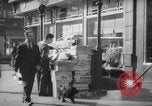 Standbild Zeitung abgewürgt New York City USA, 1940, aus Sekunde 23 historischem Filmmaterial Videoclip 65675054141