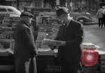 Standbild Zeitung abgewürgt New York City USA, 1940, aus Sekunde 56 historischem Filmmaterial Videoclip 65675054141