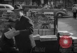 Standbild Zeitung abgewürgt New York City USA, 1940, aus Sekunde 58 historischem Filmmaterial Videoclip 65675054141