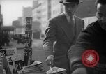 Standbild Zeitung abgewürgt New York City USA, 1940, aus Sekunde 61 historischem Filmmaterial Videoclip 65675054141