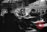 Immagine di Giornale si spegne New York City USA, 1940, secondo 36 filmato di repertorio 65675054143