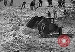 Standbild Frühe Skispringen Cary Illinois USA, 1932, aus Sekunde 18 historischem Filmmaterial Videoclip 65675054198