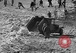 Standbild Frühe Skispringen Cary Illinois USA, 1932, aus Sekunde 19 historischem Filmmaterial Videoclip 65675054198