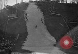 Standbild Frühe Skispringen Cary Illinois USA, 1932, aus Sekunde 28 historischem Filmmaterial Videoclip 65675054198