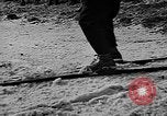 Standbild Frühe Skispringen Cary Illinois USA, 1932, aus Sekunde 36 historischem Filmmaterial Videoclip 65675054198