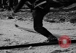 Standbild Frühe Skispringen Cary Illinois USA, 1932, aus Sekunde 37 historischem Filmmaterial Videoclip 65675054198