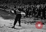 Standbild Frühe Skispringen Cary Illinois USA, 1932, aus Sekunde 39 historischem Filmmaterial Videoclip 65675054198