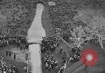 Standbild Frühe Skispringen Cary Illinois USA, 1932, aus Sekunde 51 historischem Filmmaterial Videoclip 65675054198