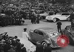 Standbild Automobile Show Paris Frankreich, 1938, aus Sekunde 10 historischem Filmmaterial Videoclip 65675054209