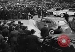 Standbild Automobile Show Paris Frankreich, 1938, aus Sekunde 11 historischem Filmmaterial Videoclip 65675054209