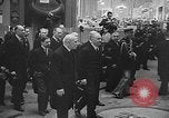Standbild Automobile Show Paris Frankreich, 1938, aus Sekunde 12 historischem Filmmaterial Videoclip 65675054209