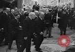 Standbild Automobile Show Paris Frankreich, 1938, aus Sekunde 13 historischem Filmmaterial Videoclip 65675054209