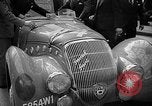 Standbild Automobile Show Paris Frankreich, 1938, aus Sekunde 15 historischem Filmmaterial Videoclip 65675054209