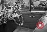 Standbild Automobile Show Paris Frankreich, 1938, aus Sekunde 29 historischem Filmmaterial Videoclip 65675054209