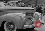 Standbild Automobile Show Paris Frankreich, 1938, aus Sekunde 31 historischem Filmmaterial Videoclip 65675054209