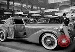 Standbild Automobile Show Paris Frankreich, 1938, aus Sekunde 34 historischem Filmmaterial Videoclip 65675054209