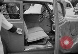 Standbild Automobile Show Paris Frankreich, 1938, aus Sekunde 36 historischem Filmmaterial Videoclip 65675054209