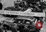 Standbild Automobile Show Paris Frankreich, 1938, aus Sekunde 39 historischem Filmmaterial Videoclip 65675054209