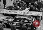 Standbild Automobile Show Paris Frankreich, 1938, aus Sekunde 40 historischem Filmmaterial Videoclip 65675054209