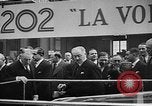 Standbild Automobile Show Paris Frankreich, 1938, aus Sekunde 42 historischem Filmmaterial Videoclip 65675054209