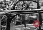 Standbild Automobile Show Paris Frankreich, 1938, aus Sekunde 48 historischem Filmmaterial Videoclip 65675054209