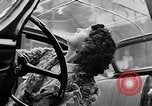 Standbild Automobile Show Paris Frankreich, 1938, aus Sekunde 50 historischem Filmmaterial Videoclip 65675054209