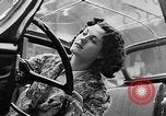 Standbild Automobile Show Paris Frankreich, 1938, aus Sekunde 52 historischem Filmmaterial Videoclip 65675054209