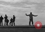 Standbild USS Shangri La Atlantik, 1960, aus Sekunde 26 historischem Filmmaterial Videoclip 65675054252