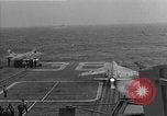 Standbild USS Shangri La Atlantik, 1960, aus Sekunde 43 historischem Filmmaterial Videoclip 65675054252