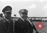 Standbild General Adolf Heusinger Marburg Deutschland, 1955, aus Sekunde 33 historischem Filmmaterial Videoclip 65675054265