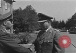 Standbild General Adolf Heusinger Marburg Deutschland, 1955, aus Sekunde 39 historischem Filmmaterial Videoclip 65675054265