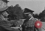 Standbild General Adolf Heusinger Marburg Deutschland, 1955, aus Sekunde 40 historischem Filmmaterial Videoclip 65675054265
