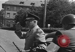 Standbild General Adolf Heusinger Marburg Deutschland, 1955, aus Sekunde 48 historischem Filmmaterial Videoclip 65675054265